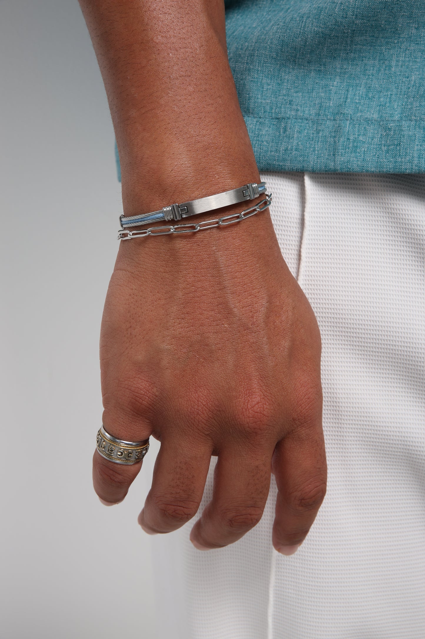 Elegant and lightweight stainless steel bracelet
