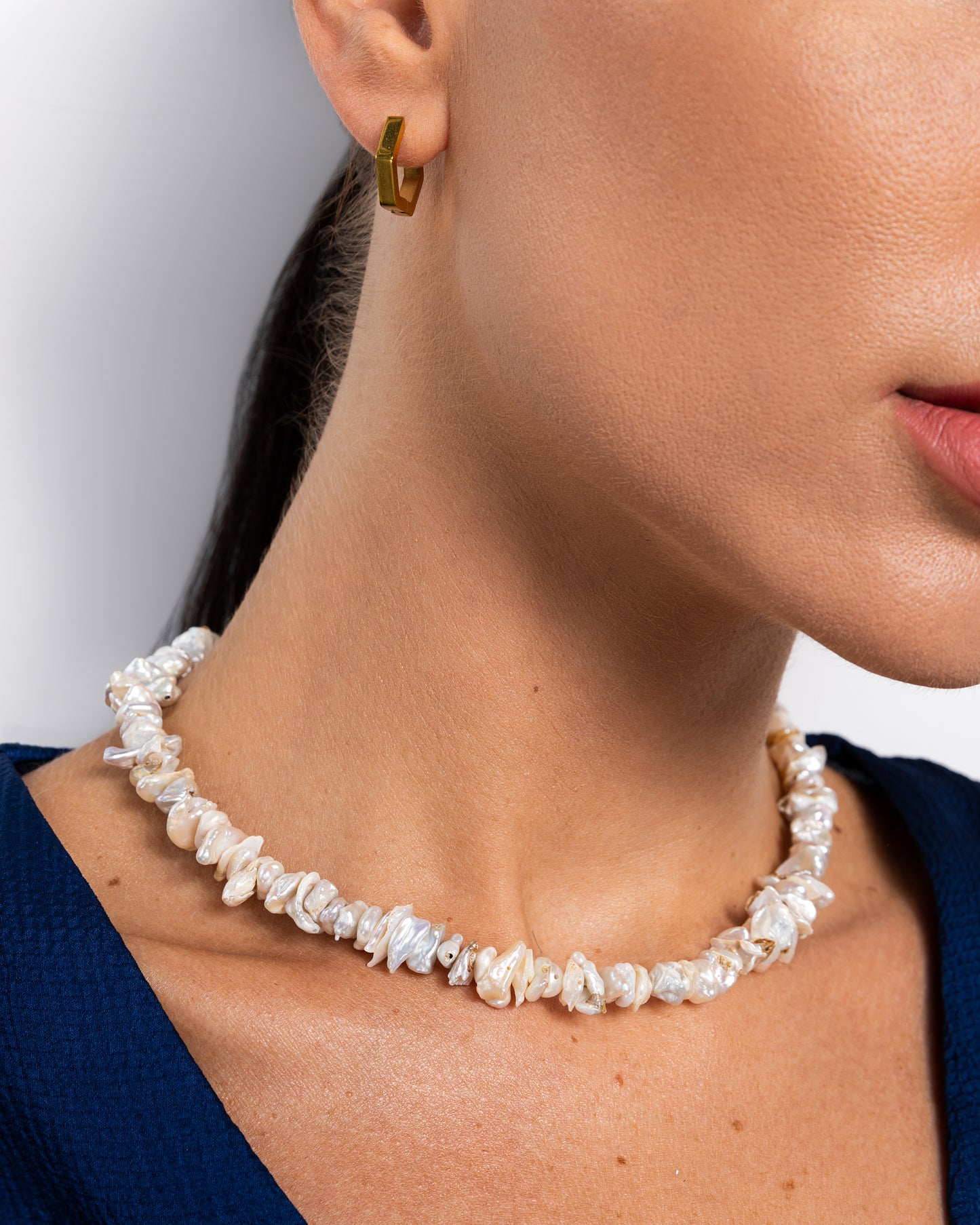 Cultured Pearl Necklace with Bold Stone-Inspired Style