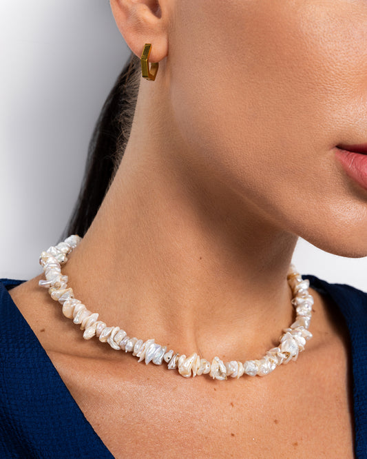 Cultured Pearl Necklace with Bold Stone-Inspired Style