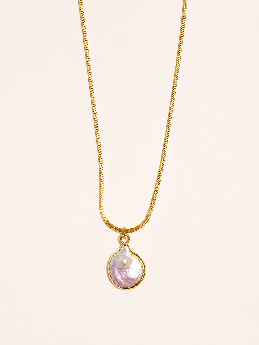 stainless steel necklace featuring a luxurious cultured pearl pendant.