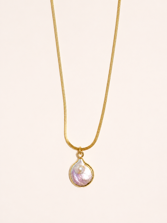 stainless steel necklace featuring a luxurious cultured pearl pendant.