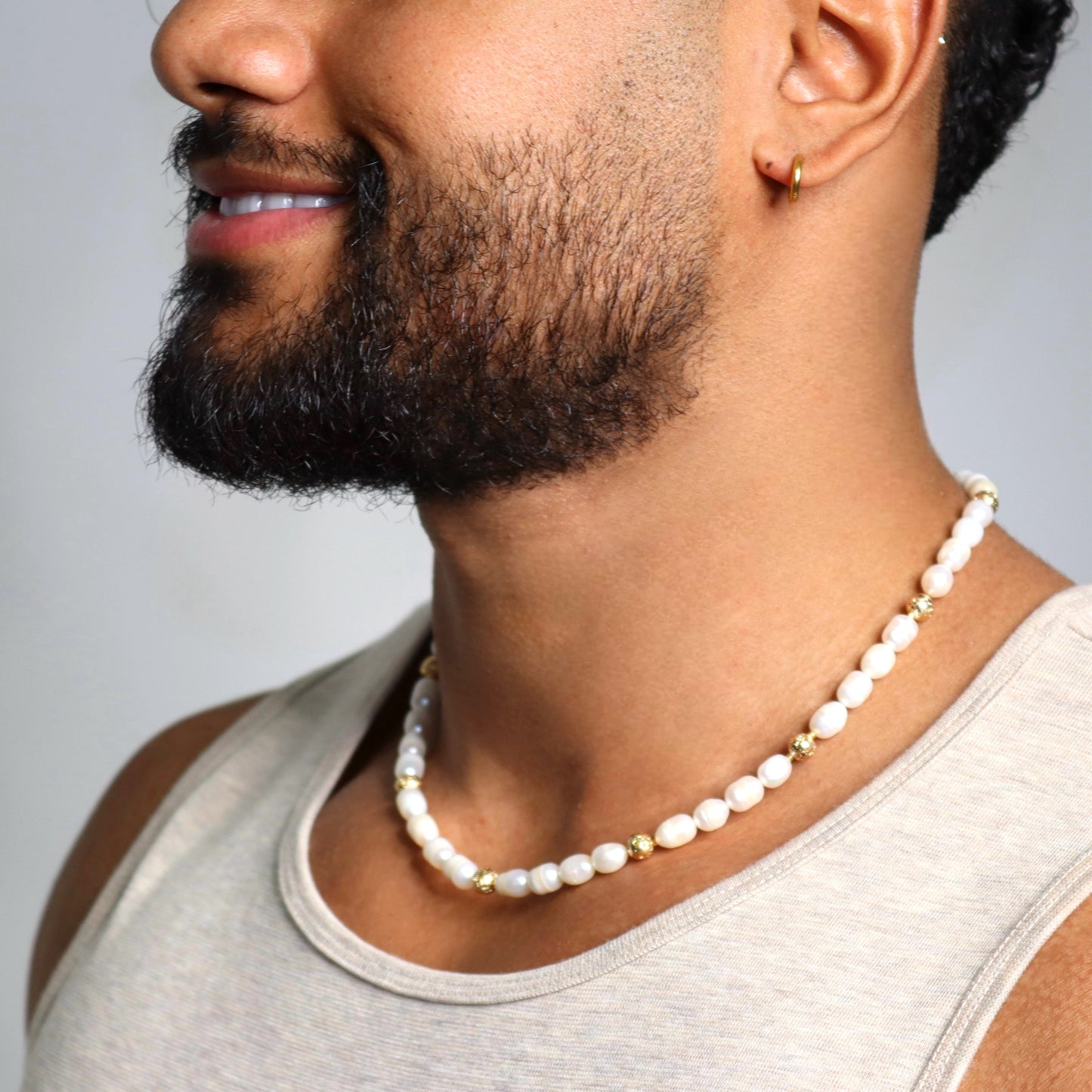 Elegant cultured pearl necklace with striking golden stones
